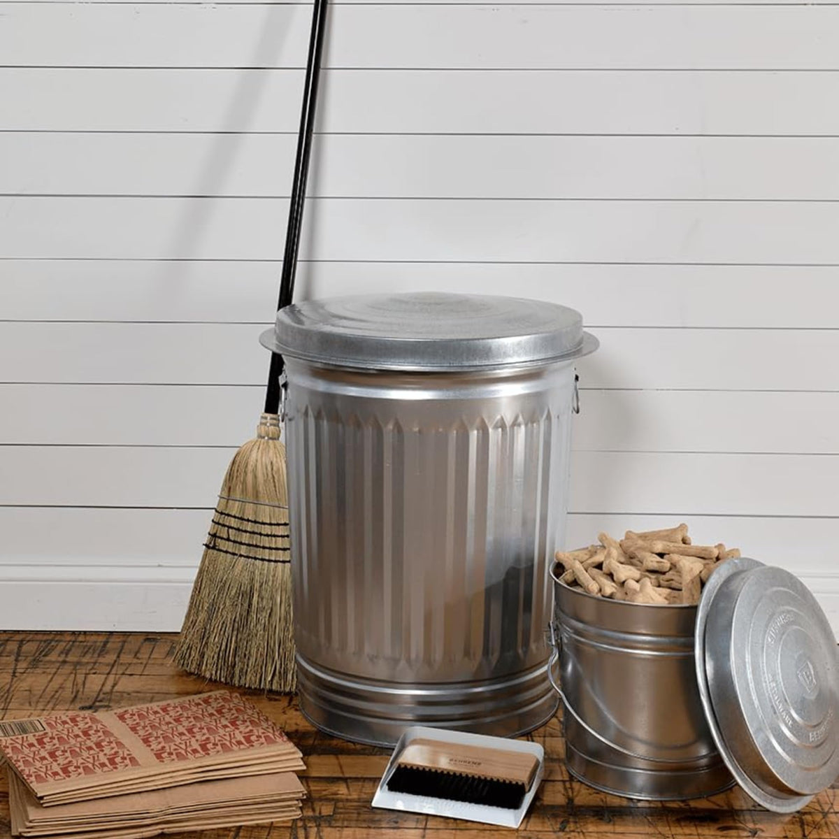 20 Gallon Galvanized Steel Trash Can with Locking Lid T908939